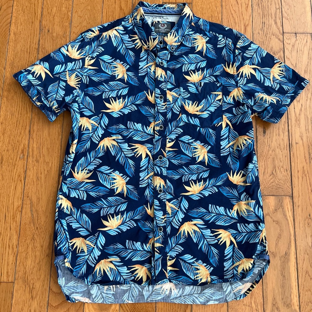 Men’s Hawaiian Shirt - Size Small
